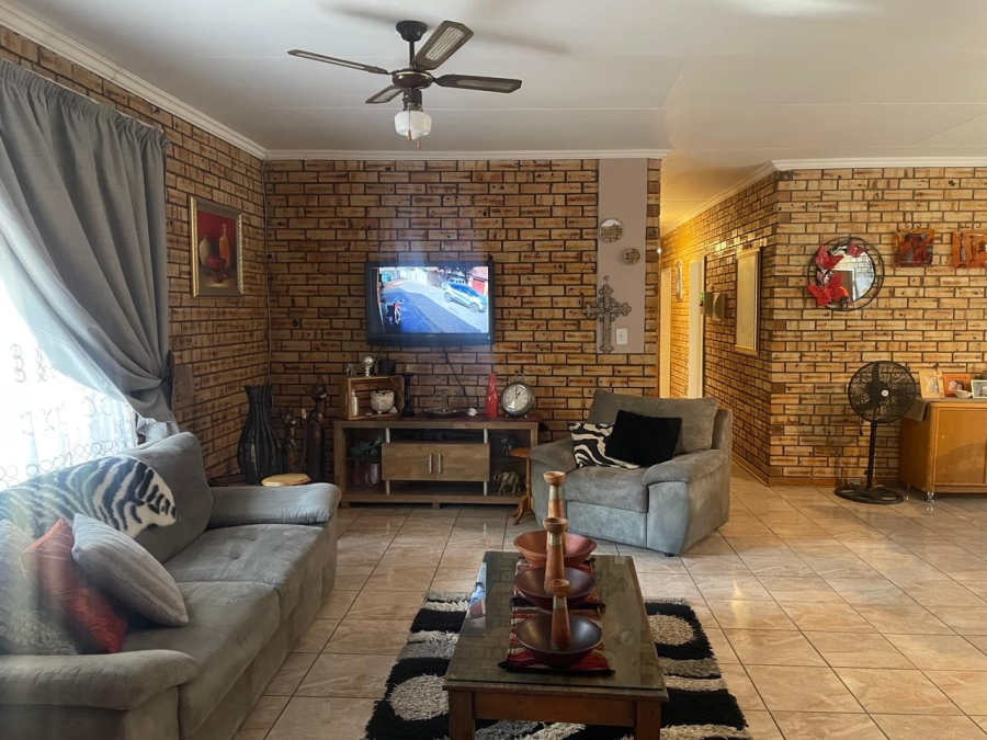 3 Bedroom Property for Sale in Rustenburg Central North West